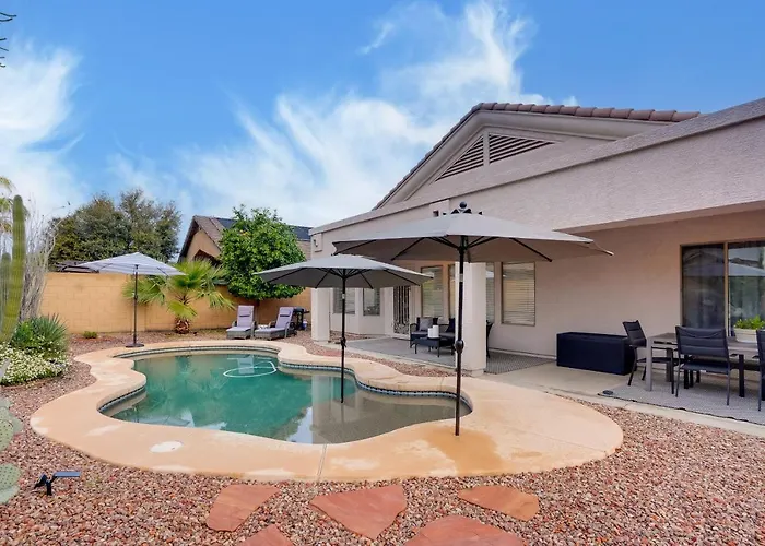 Holiday home Pool, Fenced Yard: 'sunshine House'