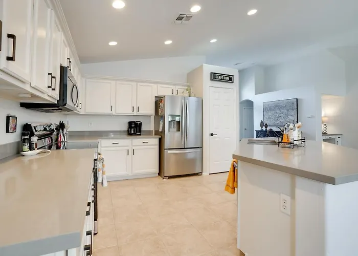 Pool, Fenced Yard: 'sunshine House' El Mirage