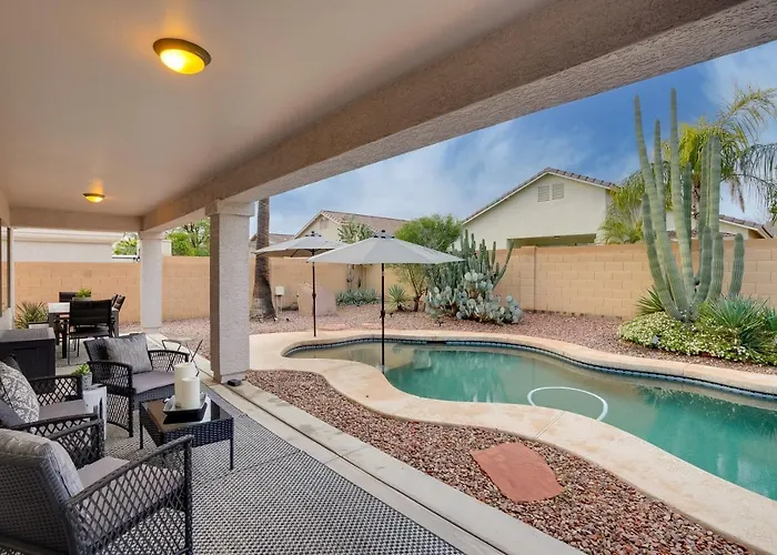 Holiday home Pool, Fenced Yard: 'sunshine House'