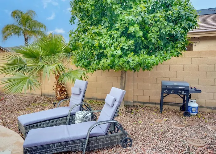 Pool, Fenced Yard: 'sunshine House'