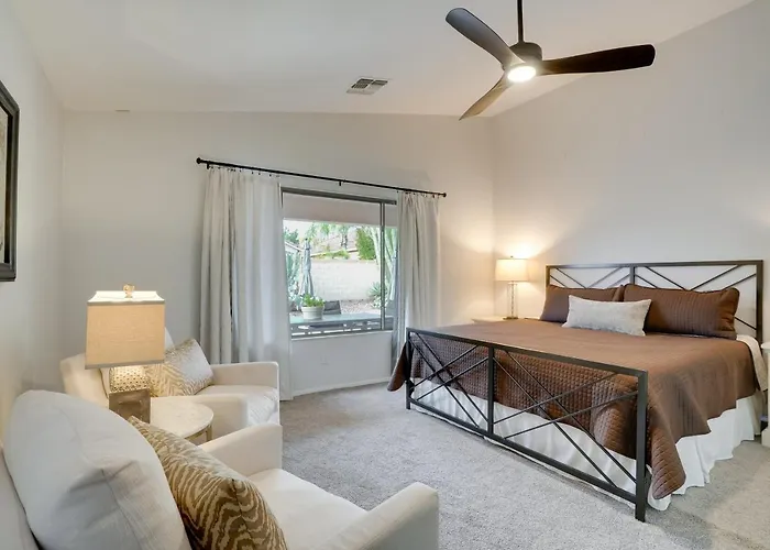 Pool, Fenced Yard: 'sunshine House' Holiday home