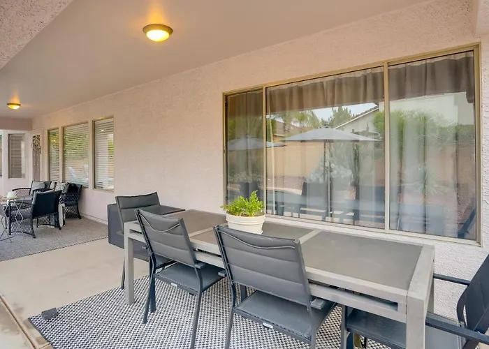 Pool, Fenced Yard: 'sunshine House' *